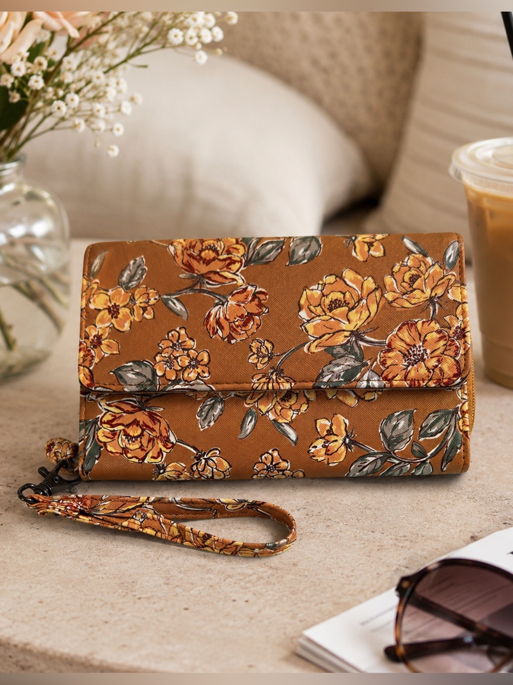 Mundi Cares RFID Floral Organizer Wristlet Wallet NWOT